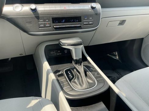 Used 2024 Hyundai Kona SEL FWD image 12