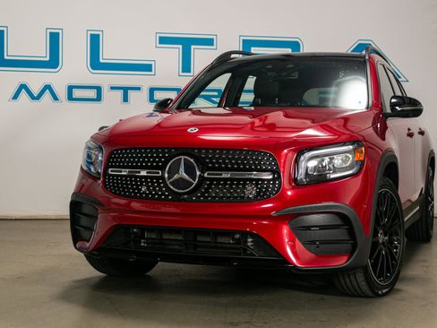 Used 2021 Mercedes-Benz GLB 250 image 3