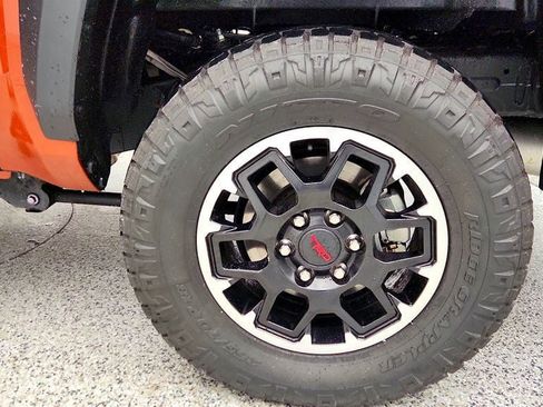 Used 2025 Toyota Tacoma TRD Off-Road image 9