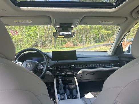 Used 2023 Honda Accord Touring image 10