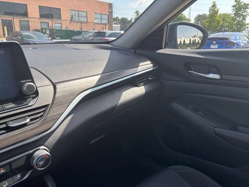 Used 2025 Nissan Altima 2.5 SV FWD image 34