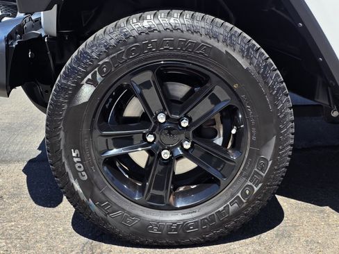 Used 2021 Jeep Wrangler Unlimited Sahara AWD/4WD image 9