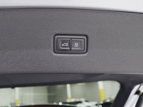 Used 2025 Audi Q8 Prestige AWD/4WD image 44