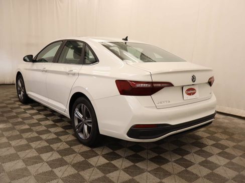 Used 2023 Volkswagen Jetta SE w/ Panoramic Sunroof Package FWD image 3