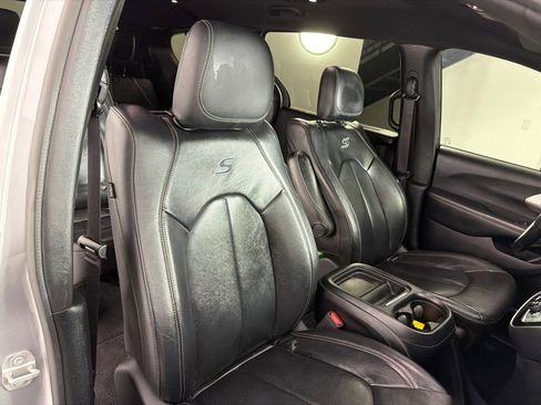 Used 2020 Chrysler Pacifica Touring-L AWD/4WD image 22