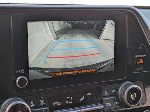 Used 2024 Toyota Highlander LE image 19