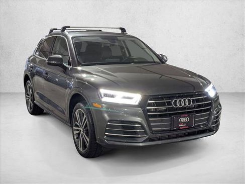 Used 2020 Audi Q5 e Premium Plus w/ Premium Plus Package image 3