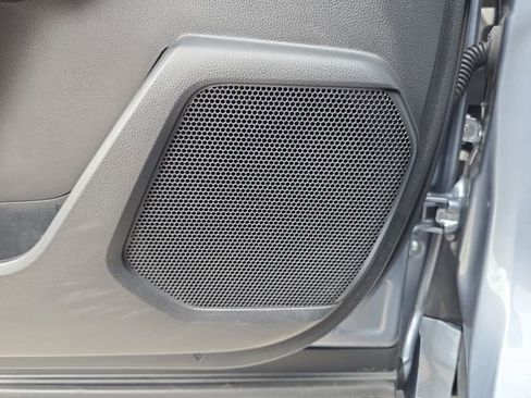 Used 2021 Toyota Highlander XLE image 16