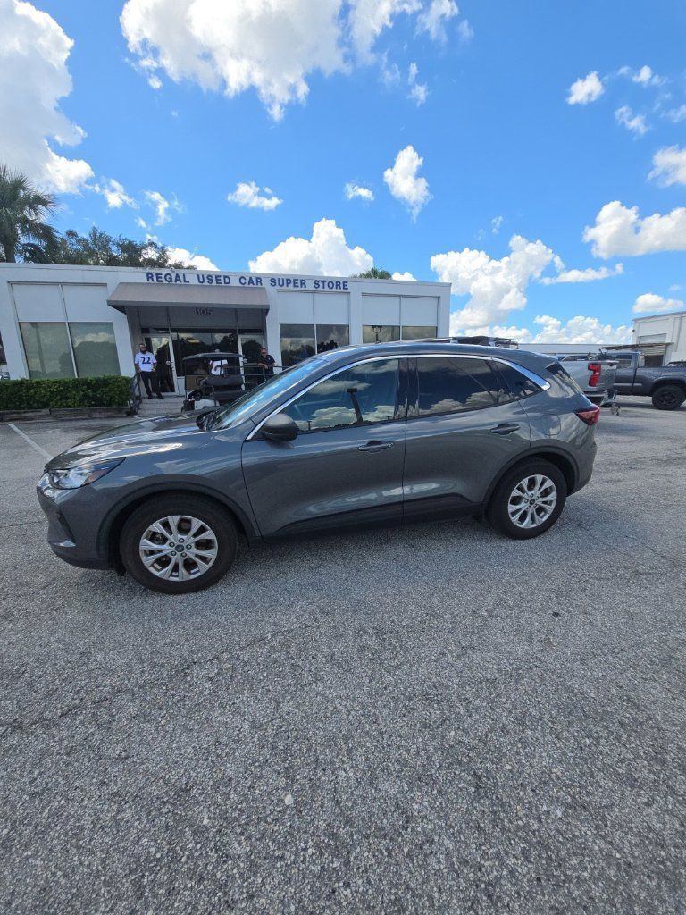 Used 2024 Ford Escape Active w/ Tech Pack #1 FWD image 5