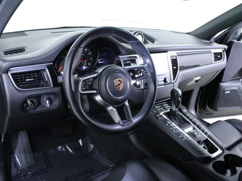 Used 2018 Porsche Macan image 21