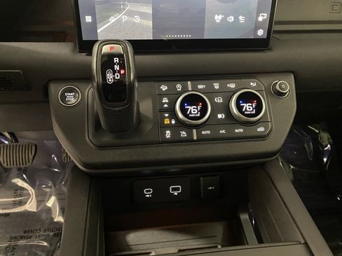 Used 2023 Land Rover Defender 130 X-Dynamic SE image 24