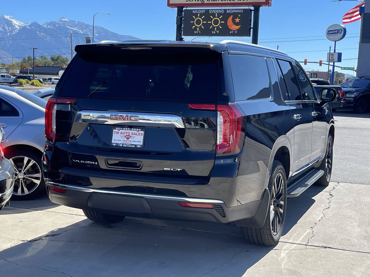 Used 2021 GMC Yukon XL SLT w/ SLT Luxury Plus Package AWD/4WD image 5