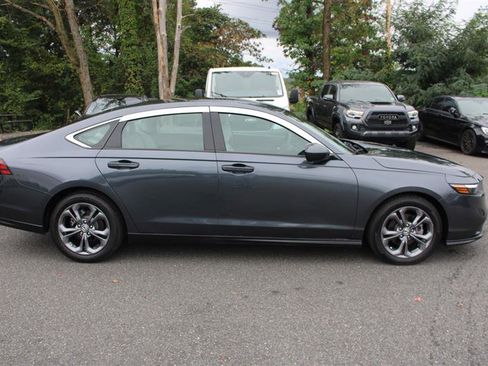 Used 2023 Honda Accord EX image 9