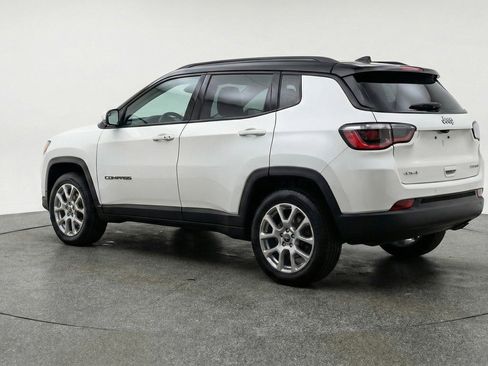 Used 2025 Jeep Compass Limited image 5
