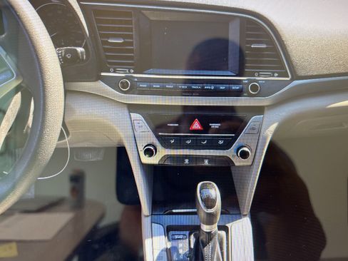Used 2018 Hyundai Elantra SEL FWD image 8