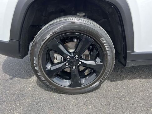 Certified 2024 Jeep Grand Cherokee Altitude AWD/4WD image 11