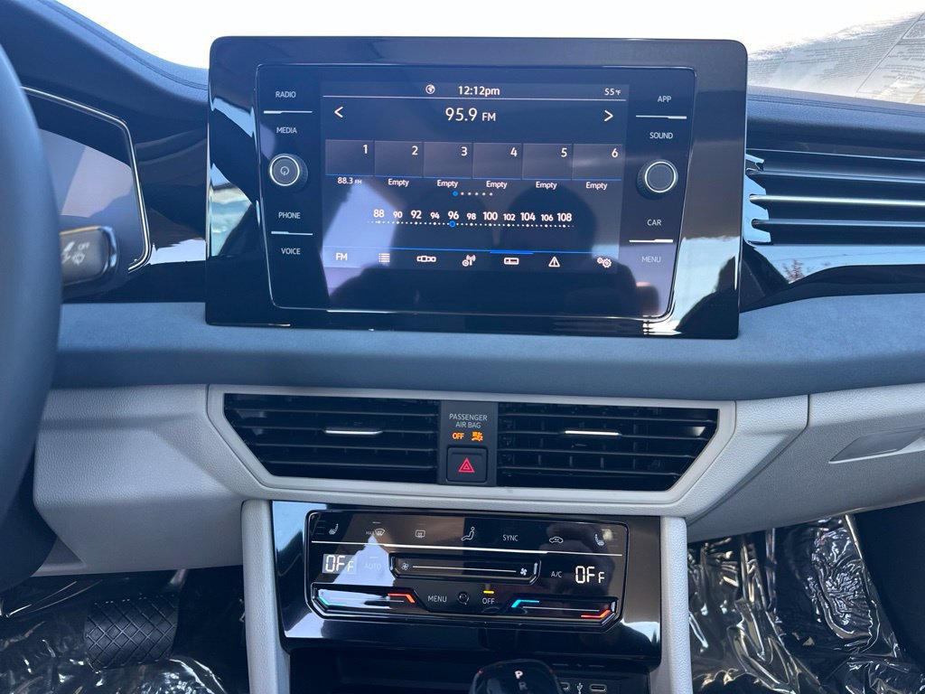 New 2027 Volkswagen Jetta SE FWD image 18