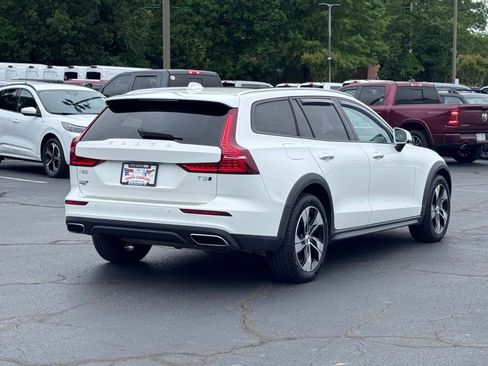 Used 2022 Volvo V60 T5 Cross Country AWD/4WD image 7