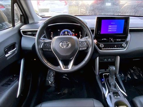 Used 2024 Toyota Corolla Cross XLE FWD image 6