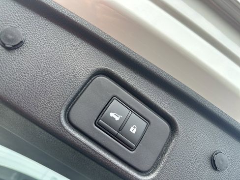 Used 2024 Nissan Pathfinder Platinum image 44