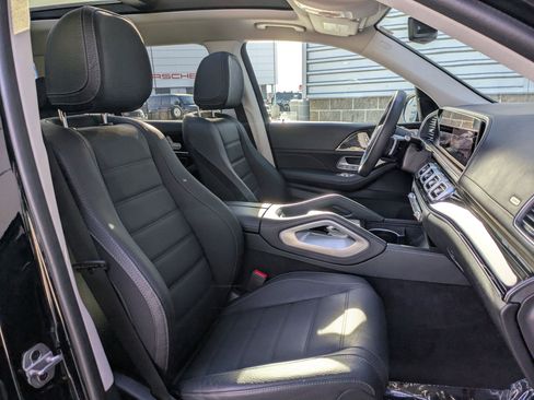 Used 2024 Mercedes-Benz GLS 450 4MATIC image 32