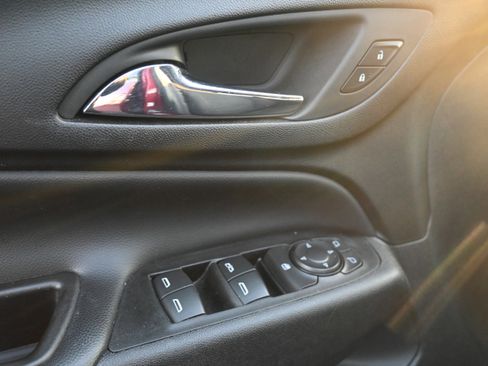 Used 2020 Chevrolet Equinox LT image 17