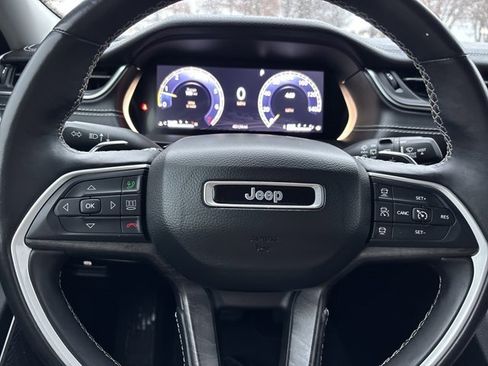 Used 2022 Jeep Grand Cherokee Limited image 25