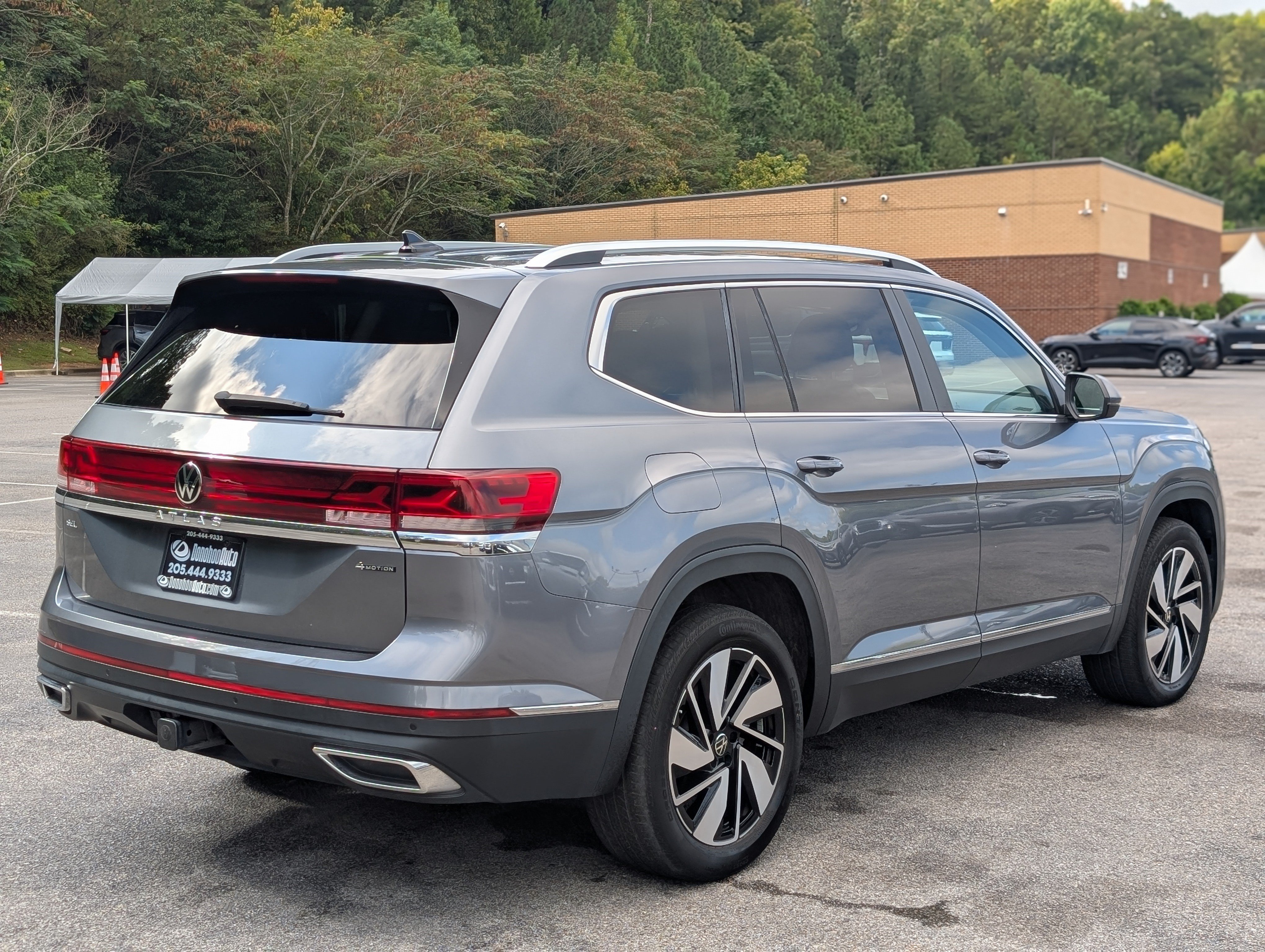 Used 2024 Volkswagen Atlas SEL AWD/4WD image 9