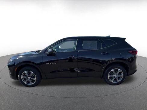 Used 2025 Chevrolet Blazer LT FWD image 9