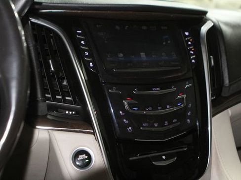 Used 2018 Cadillac Escalade ESV Luxury AWD/4WD image 23
