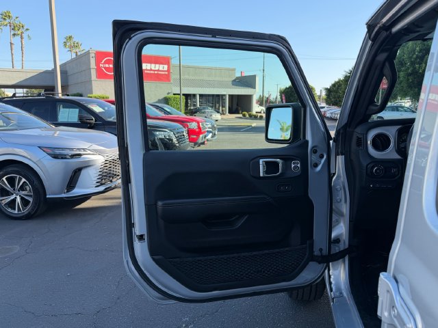 Used 2024 Jeep Wrangler Unlimited Sahara AWD/4WD image 15