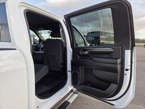 Used 2024 Chevrolet Silverado 2500 LT image 17