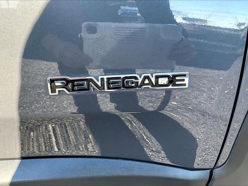 Used 2023 Jeep Renegade Latitude image 7