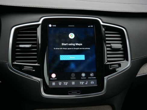 Certified 2023 Volvo XC90 T8 Ultimate AWD/4WD image 13