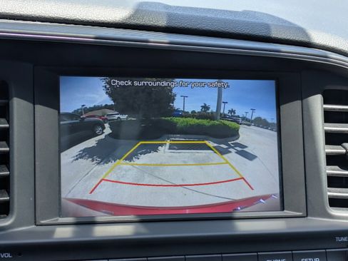Used 2020 Hyundai Elantra SEL FWD image 18