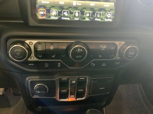 Used 2021 Jeep Gladiator Overland image 20