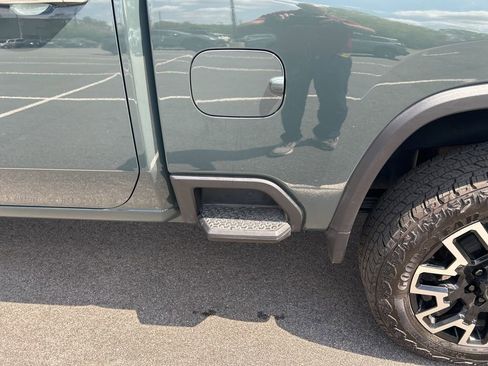 Used 2025 Chevrolet Silverado 2500 LTZ w/ LTZ Convenience Package AWD/4WD image 16