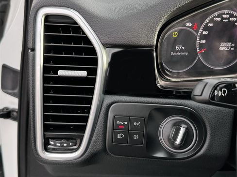 Used 2023 Porsche Cayenne Platinum Edition image 14