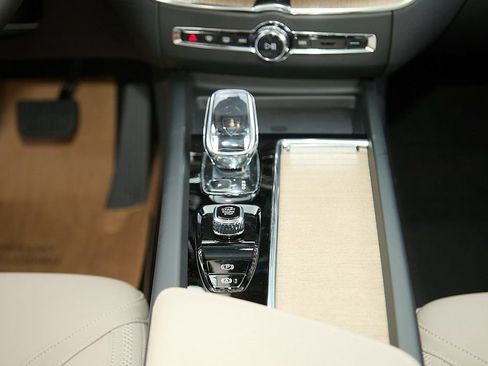 New 2026 Volvo XC60 B5 Plus w/ Protection Package Premier image 28