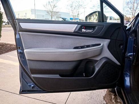 Used 2019 Subaru Outback 2.5i Premium image 14