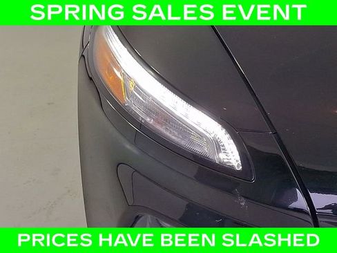 Used 2018 Jeep Cherokee Latitude w/ Altitude Package image 10