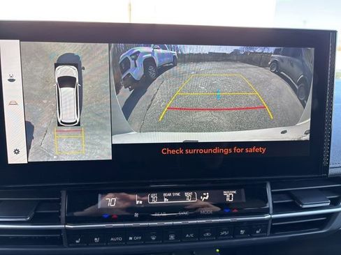 Used 2025 Toyota Sienna Platinum image 27