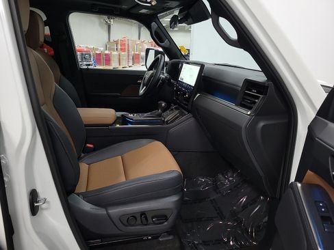 Used 2026 Lexus GX 550 w/ Cold Area Package AWD/4WD image 15