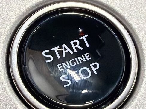 Used 2025 Land Rover Range Rover SE image 34