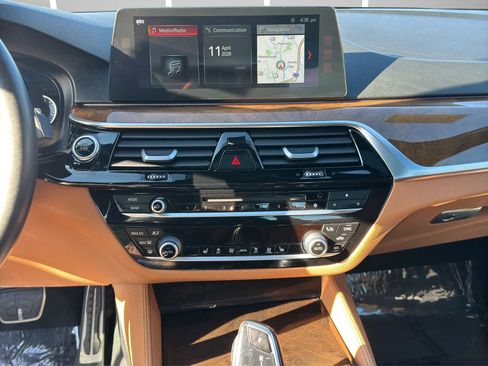 Used 2018 BMW 530e xDrive w/ M Sport Package 2 image 19