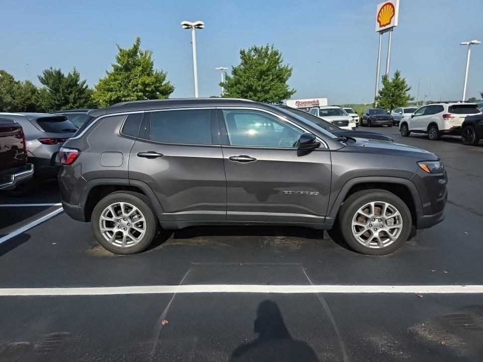 Used 2023 Jeep Compass Latitude AWD/4WD image 5