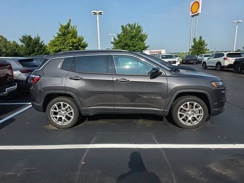 Used 2023 Jeep Compass Latitude AWD/4WD image 5