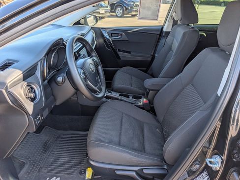 Used 2017 Toyota Corolla iM image 2