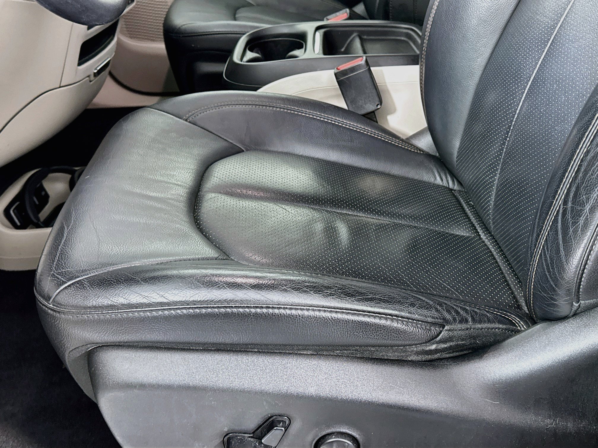 Used 2018 Chrysler Pacifica Touring-L FWD image 18