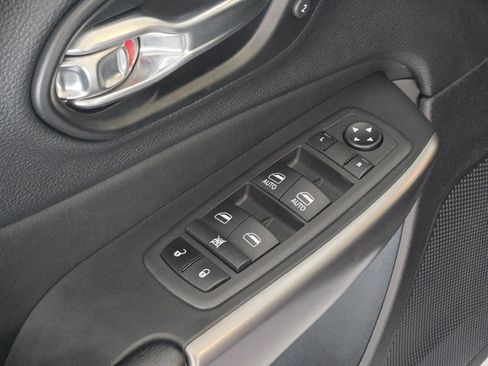Used 2022 Jeep Cherokee Limited AWD/4WD image 21